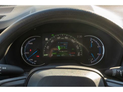 Used 2025 Toyota RAV4 XLE image 19