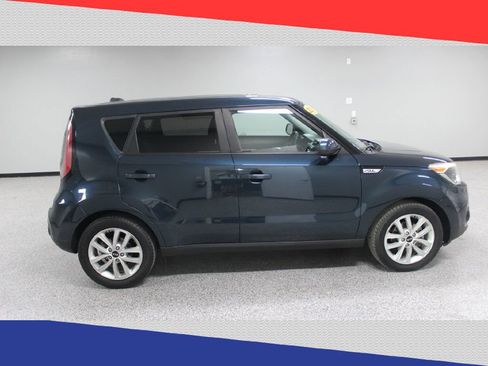 Used 2019 Kia Soul + image 2