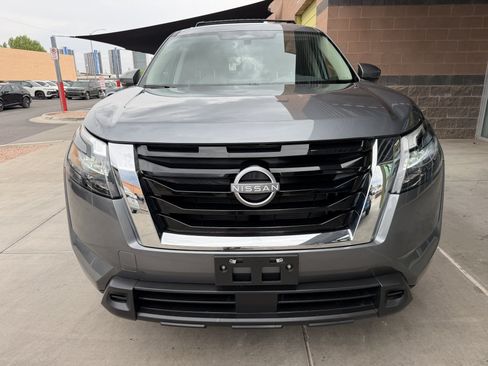 Used 2025 Nissan Pathfinder SV FWD image 10