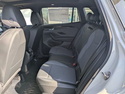 New 2026 Volkswagen Tiguan SE R-Line FWD image 14