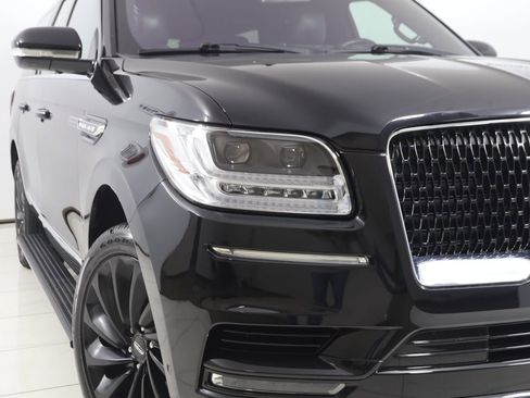 Used 2020 Lincoln Navigator L Reserve w/ Equipment Group 208A Reserve image 19