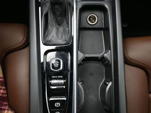 Used 2020 Volvo XC60 T5 Inscription w/ Protection Package Premier image 11