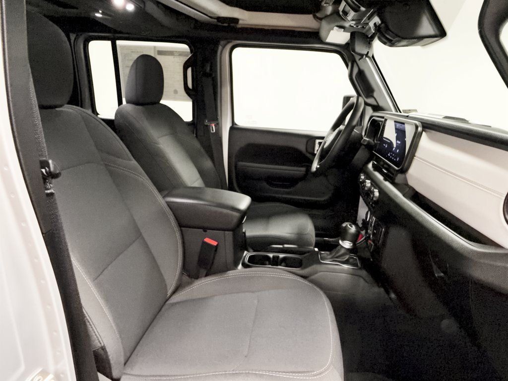 Used 2024 Jeep Wrangler Unlimited AWD/4WD image 30