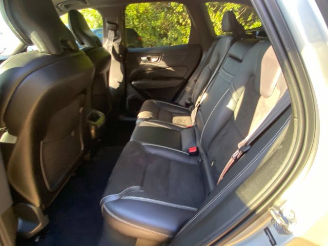 Used 2019 Volvo XC60 T5 R-Design FWD image 9