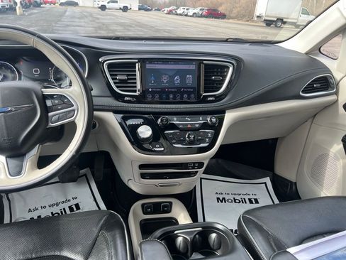 Used 2020 Chrysler Pacifica Limited image 22