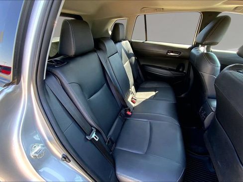Used 2022 Toyota Corolla Cross XLE w/ Convenience Package FWD image 27