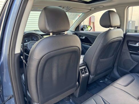 Used 2020 Kia Niro EX Premium FWD image 34