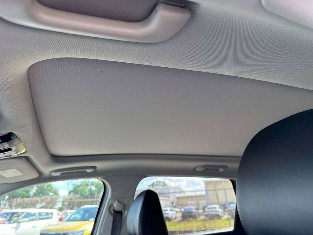 Certified 2025 Kia Sorento S w/ Panoramic Sunroof Package FWD image 11