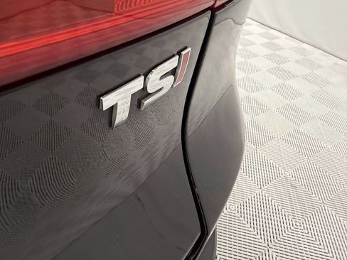 Used 2016 Volkswagen Tiguan S image 23