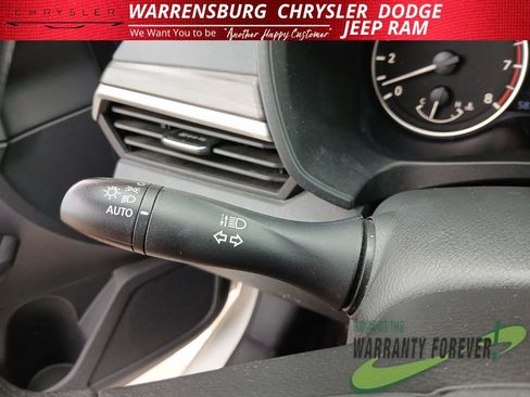 Used 2025 Nissan Altima 2.5 SV FWD image 17