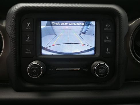 Used 2018 Jeep Wrangler Unlimited Sport S image 4