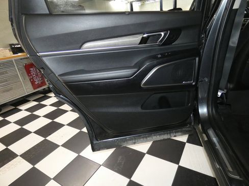 Used 2022 Kia Telluride SX image 32