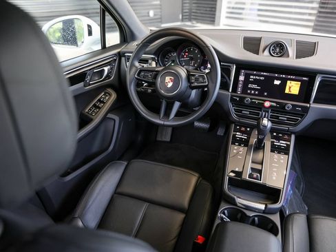 Certified 2026 Porsche Macan AWD/4WD image 33