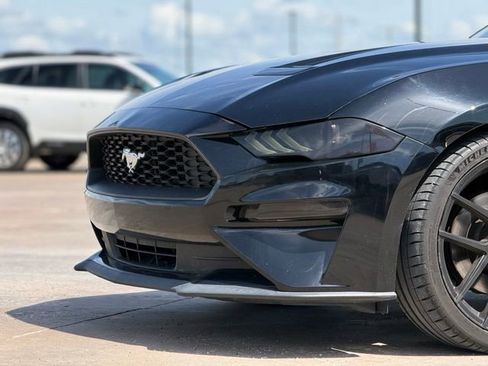 Used 2018 Ford Mustang Coupe RWD image 11