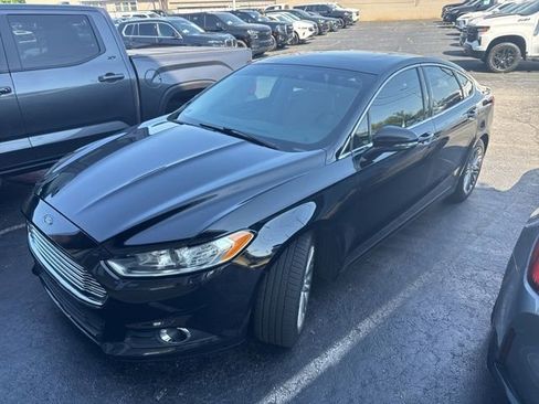 Used 2016 Ford Fusion SE w/ Equipment Group 202A FWD image 2