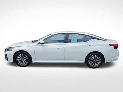 Used 2023 Nissan Altima 2.5 SV FWD image 2