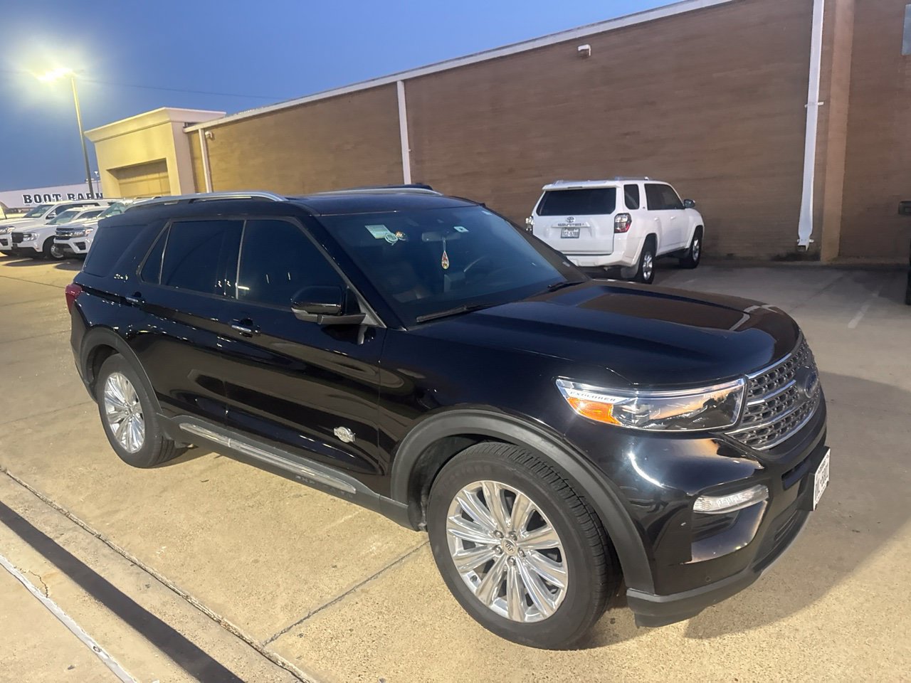 Used 2022 Ford Explorer King Ranch RWD image 3