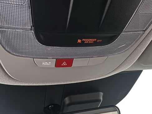 New 2025 Kia Niro EX image 30