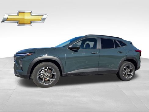 Certified 2025 Chevrolet Trax LT w/ LT Convenience Package image 3