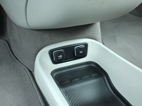 Used 2017 Chrysler Pacifica Touring-L w/ Tire & Wheel Group FWD image 19