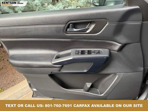 Used 2025 Nissan Pathfinder SV image 22