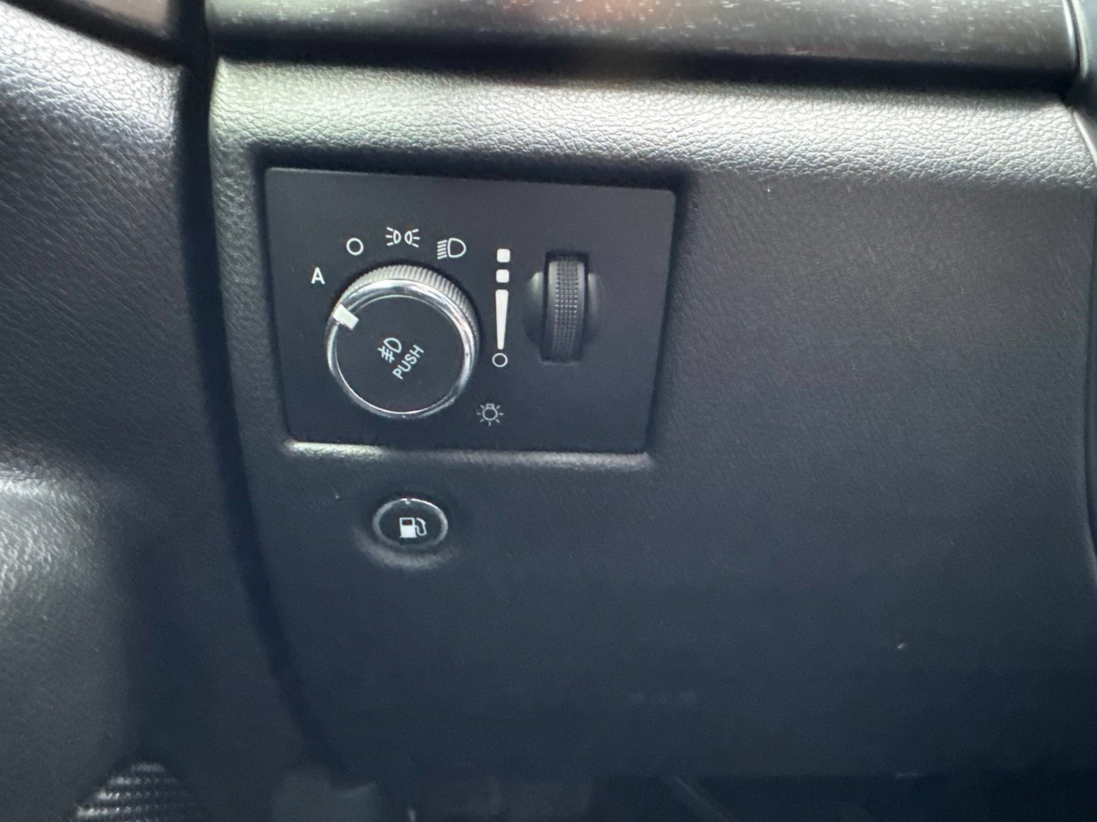 Used 2018 Jeep Grand Cherokee Altitude AWD/4WD image 24