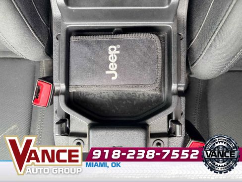 Used 2020 Jeep Gladiator Overland w/ Trailer Tow Package AWD/4WD image 35