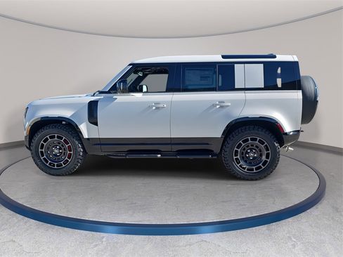 New 2026 Land Rover Defender 110 X-Dynamic SE image 8
