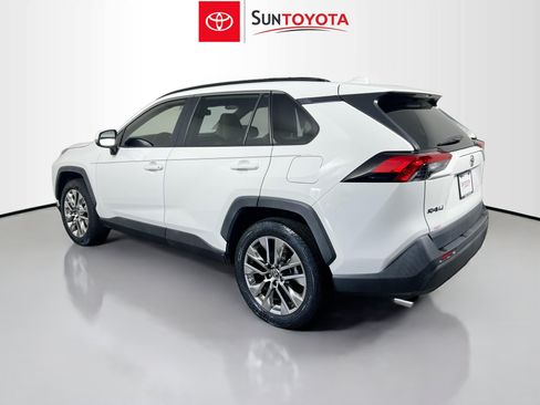 Used 2019 Toyota RAV4 XLE Premium FWD image 6