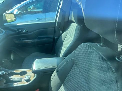 Used 2017 GMC Acadia SLE w/ Driver Alert Package I AWD/4WD image 6