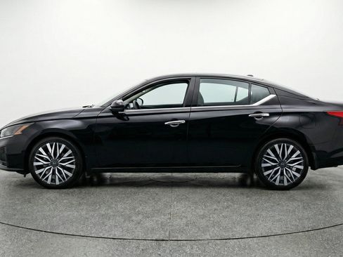 Used 2025 Nissan Altima 2.5 SV FWD image 5