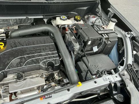 Used 2024 GMC Terrain SLT image 19