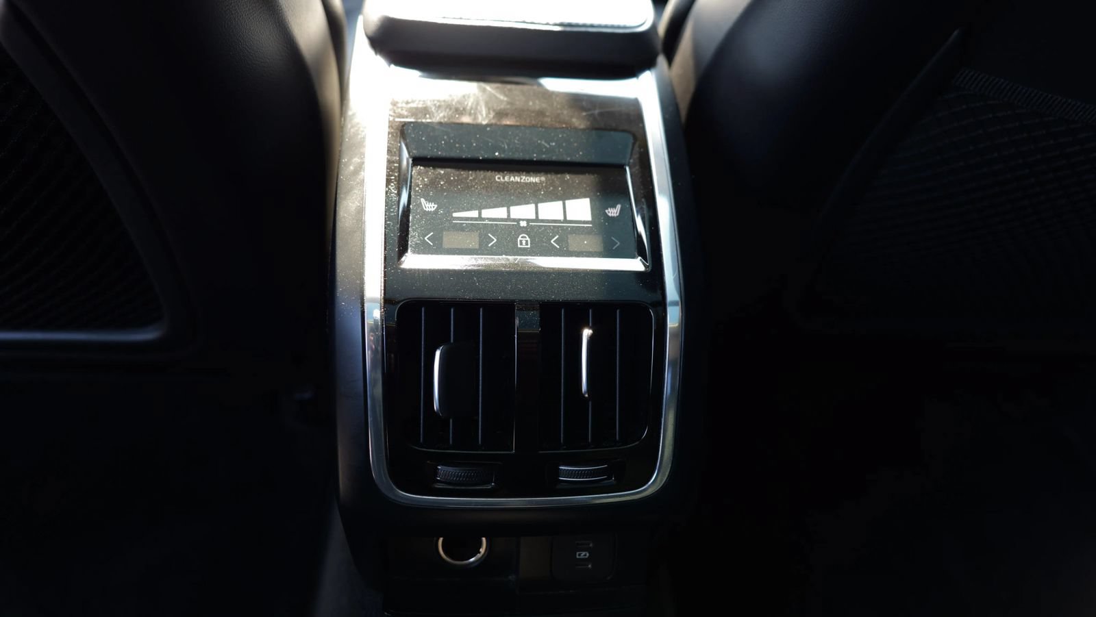 Used 2023 Volvo S90 B6 Plus AWD/4WD image 28