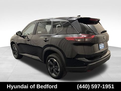 Used 2025 Nissan Rogue SV AWD/4WD image 8