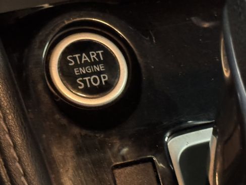 Used 2019 Nissan Kicks SR w/ SR Premium Package image 16