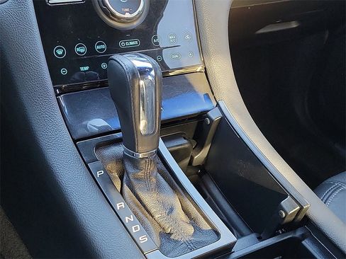 Used 2013 Ford Taurus SHO image 16