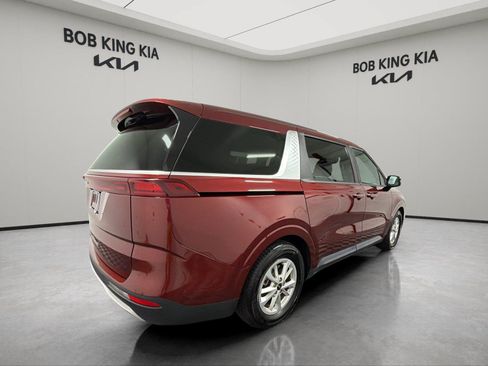 Used 2024 Kia Carnival LX FWD image 5