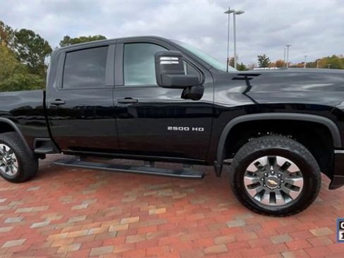 Used 2025 Chevrolet Silverado 2500 Custom w/ Custom Convenience Package image 3