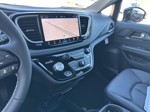 New 2026 Chrysler Pacifica Select image 75