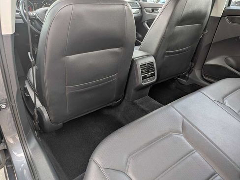 Used 2018 Volkswagen Passat 2.0T SE FWD image 18