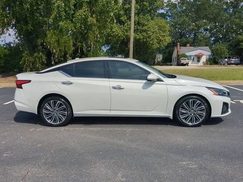 Used 2023 Nissan Altima 2.5 SL AWD/4WD image 3