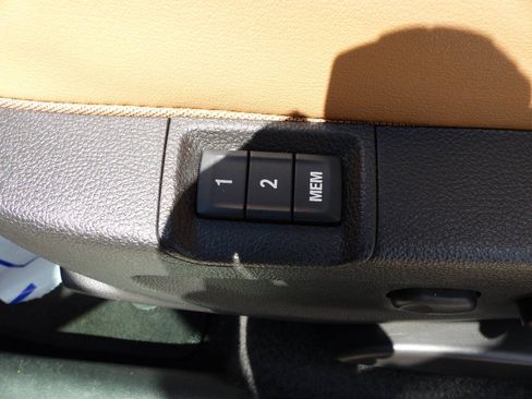 Used 2019 Buick Encore Essence w/ Experience Buick Package AWD/4WD image 25