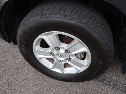 Used 2019 Toyota Sequoia SR5 AWD/4WD image 68