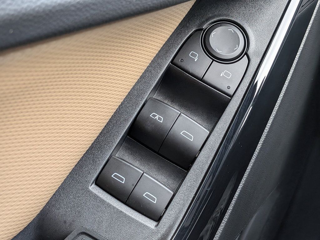 Certified 2026 Chevrolet Equinox ACTIV w/ Convenience Package III FWD image 49