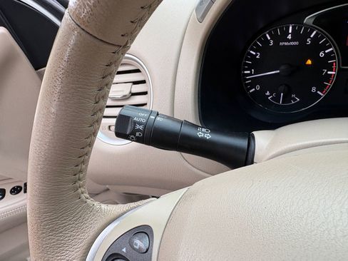 Used 2013 Nissan Pathfinder Platinum image 40