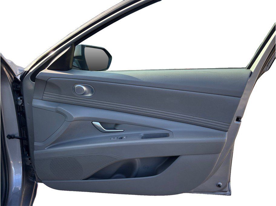 Used 2025 Hyundai Elantra SEL FWD image 40