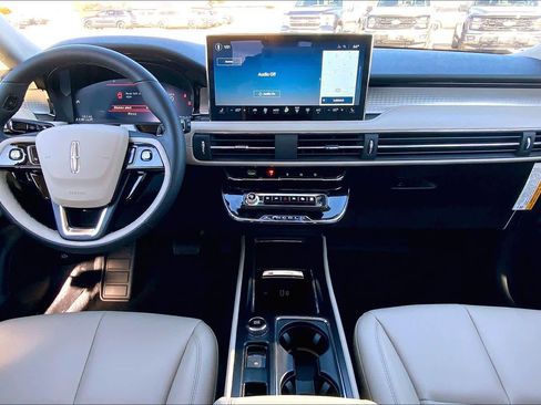 New 2026 Lincoln Corsair Premiere image 5