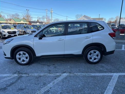 Used 2023 Subaru Forester Base image 3
