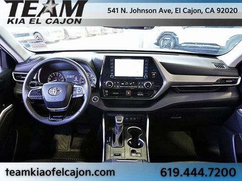 Used 2021 Toyota Highlander XLE image 21