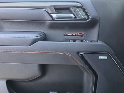 Used 2025 GMC Sierra 1500 AT4 image 19